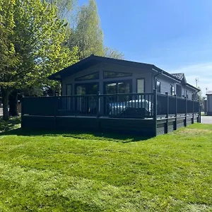 Holiday home Sunbird With Hot Tub, York