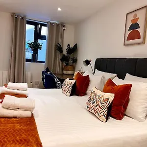 stylish-de-luxe-apartment-in-central-southampton.tophotelsbath.com/