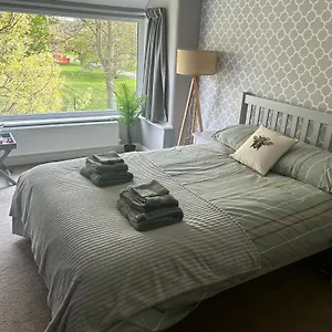 lovely-large-double-bedroom-with-park-view.hotelsin-chester.com/